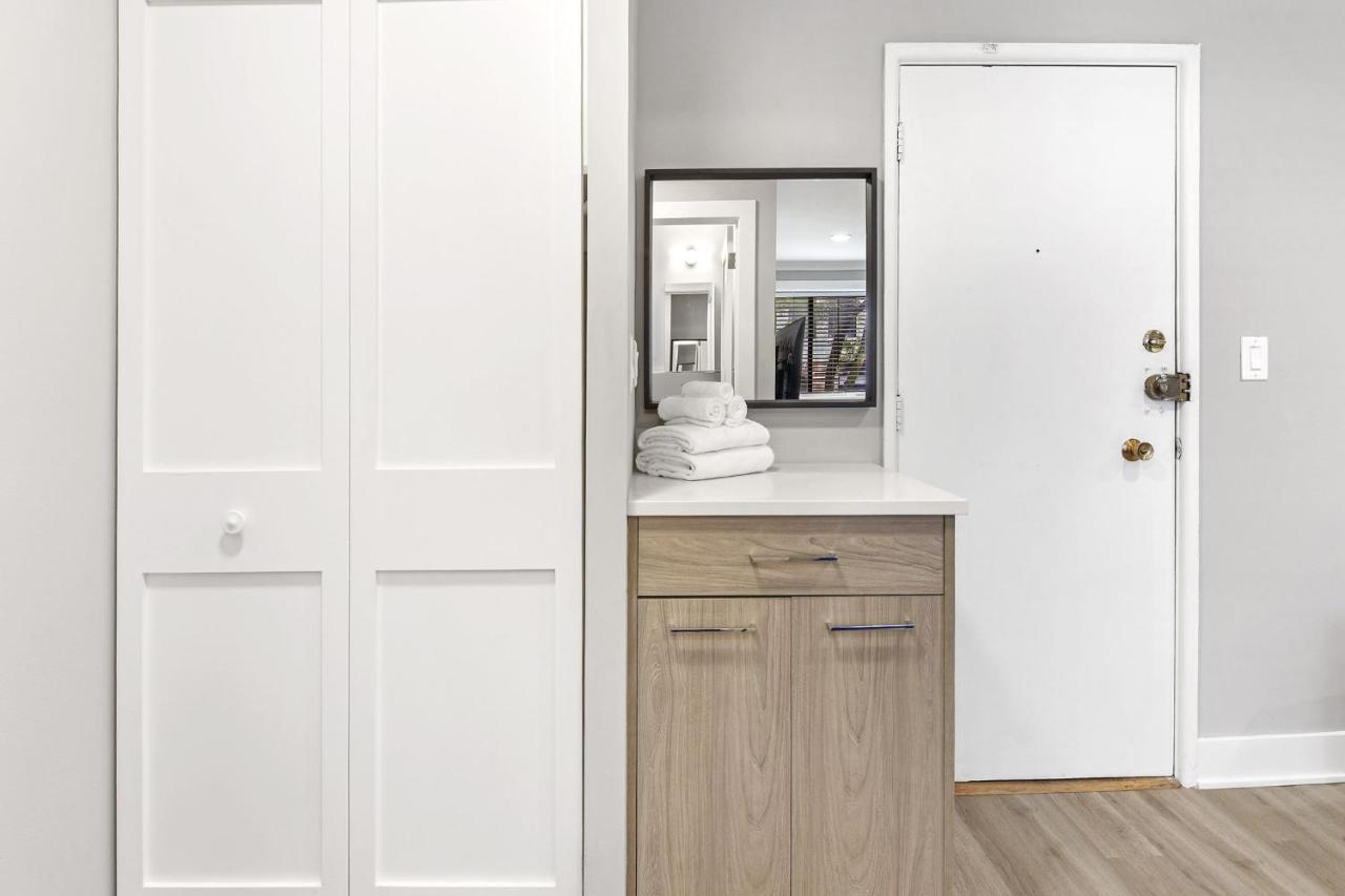 Sophisticated Studio Apartment With Modern Kitchen - Oakdale Od2 Rep Chicago Buitenkant foto